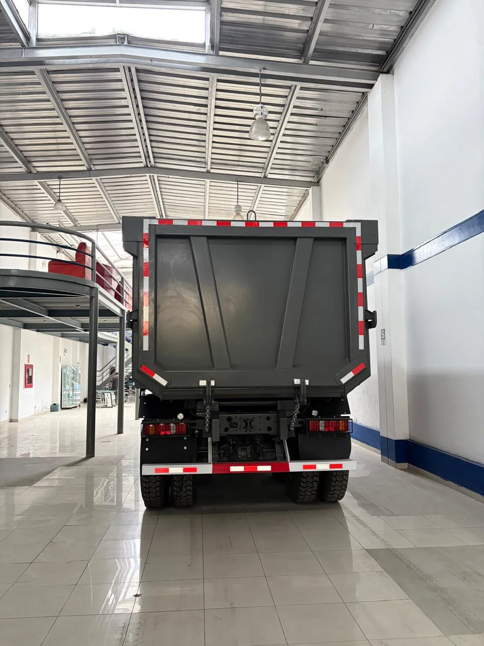 HOWO T7H Volquete 8x4 540 HP