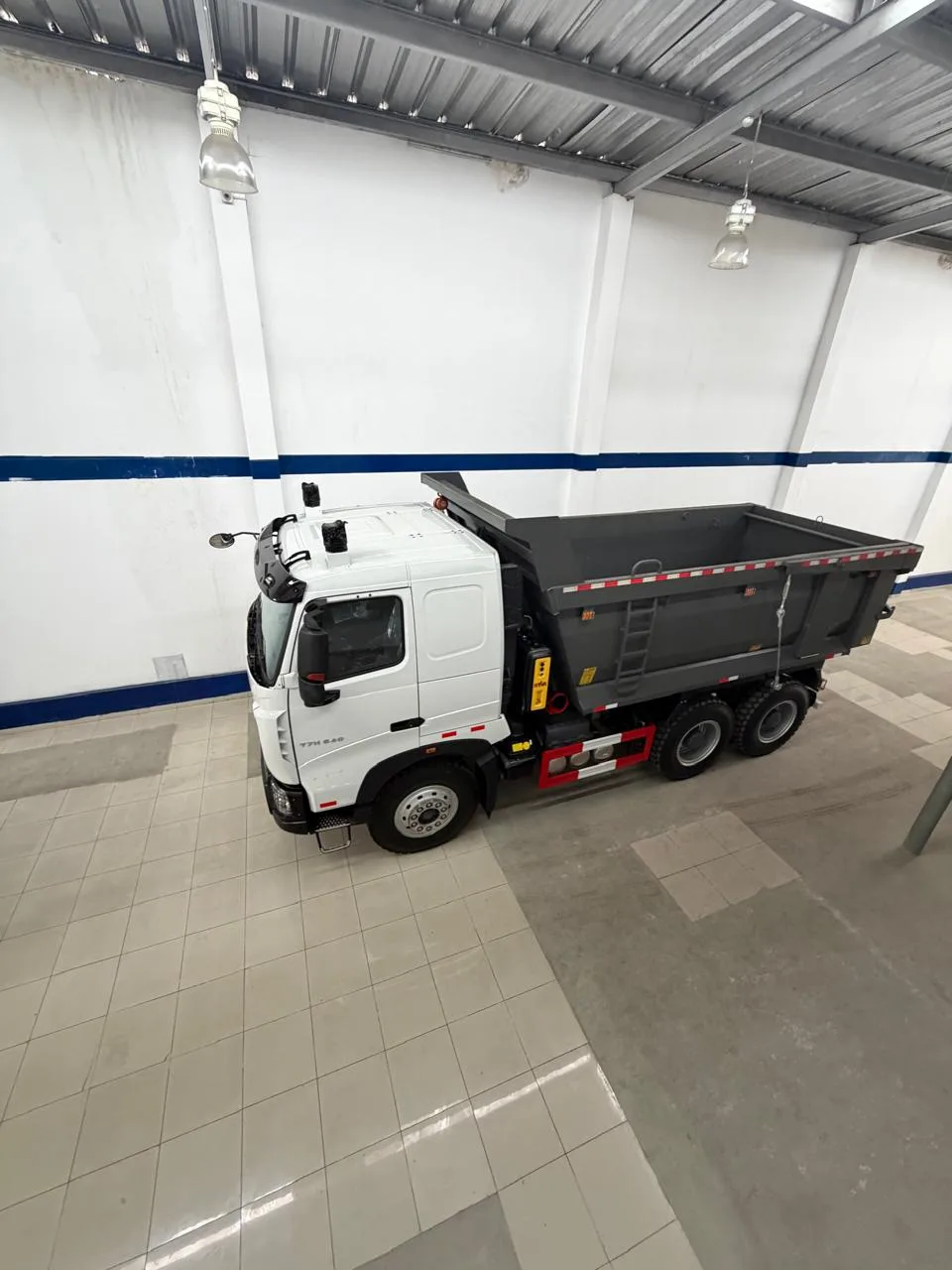 HOWO T7H Volquete 6x4 540 HP