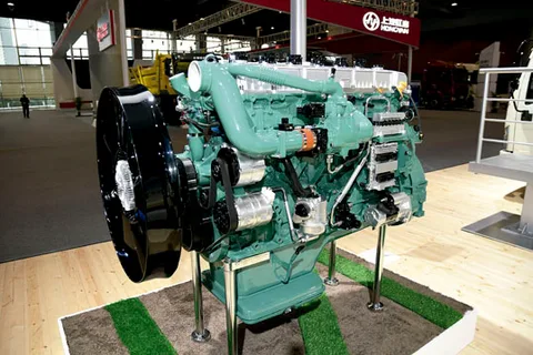 J7 Tracto 6x4 550 HP AMT