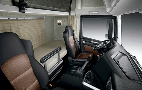 J7 Tracto 6x4 550 HP AMT
