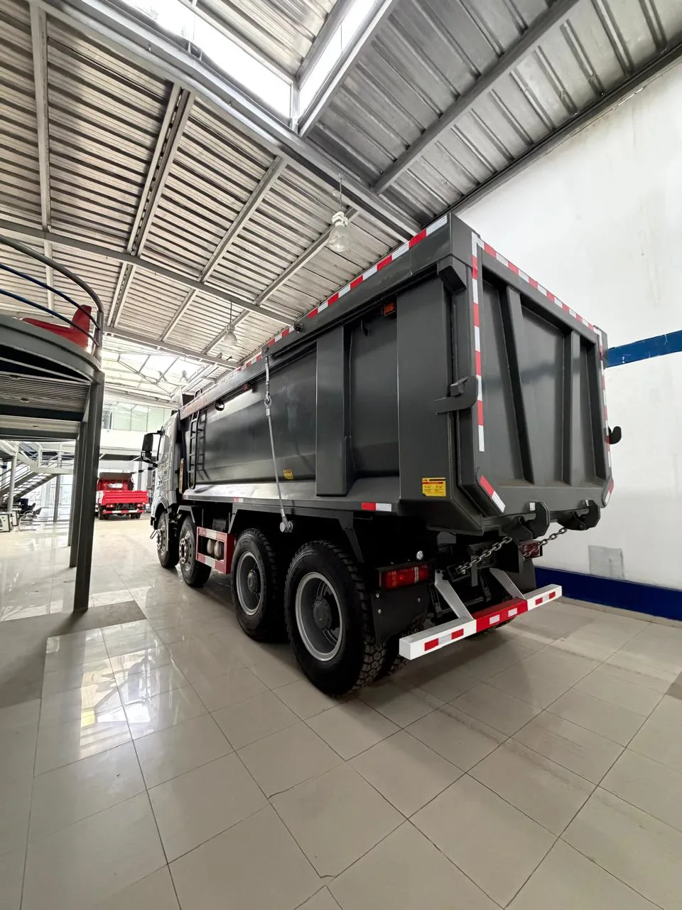 HOWO T7H Volquete 8x4 540 HP